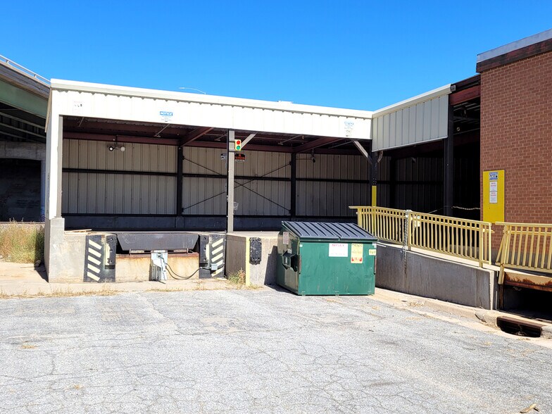 More Photos Of 1 S Lorraine St, Hutchinson Light Manufacturing For Sale