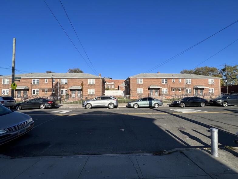 Primary Photo Of 18705 Baisley Blvd, Saint Albans Apartments For Sale