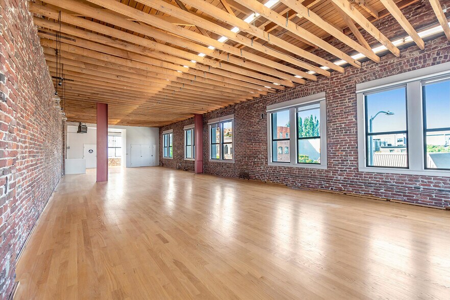 More Photos Of 1099 Folsom St, San Francisco Loft Creative Space For Lease