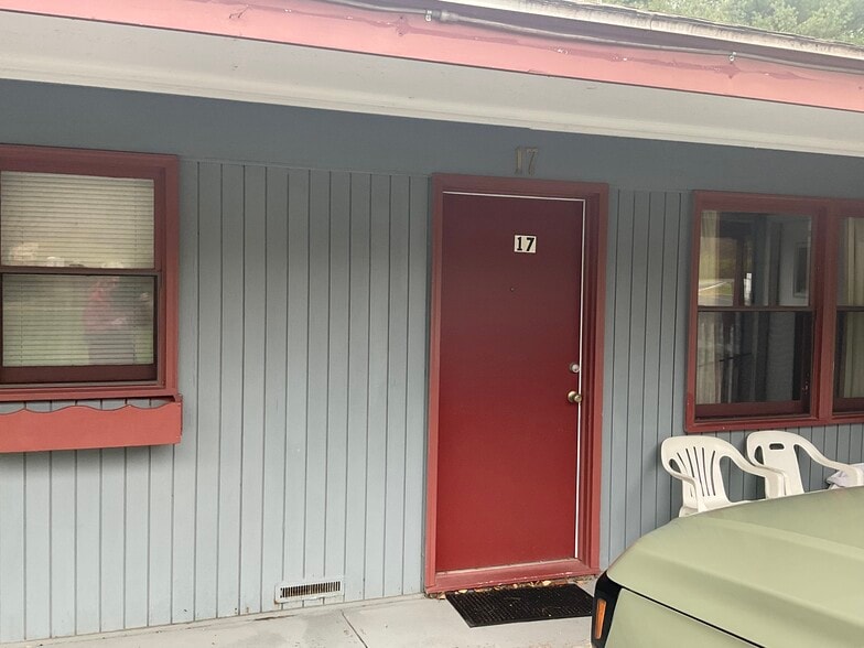 More Photos Of 42 Stockbridge Rd, West Stockbridge Hotel For Sale