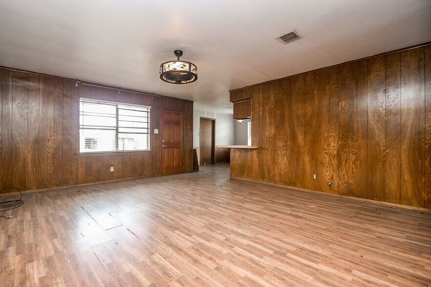 More Photos Of 11602 Dover St, Houston Flex For Lease