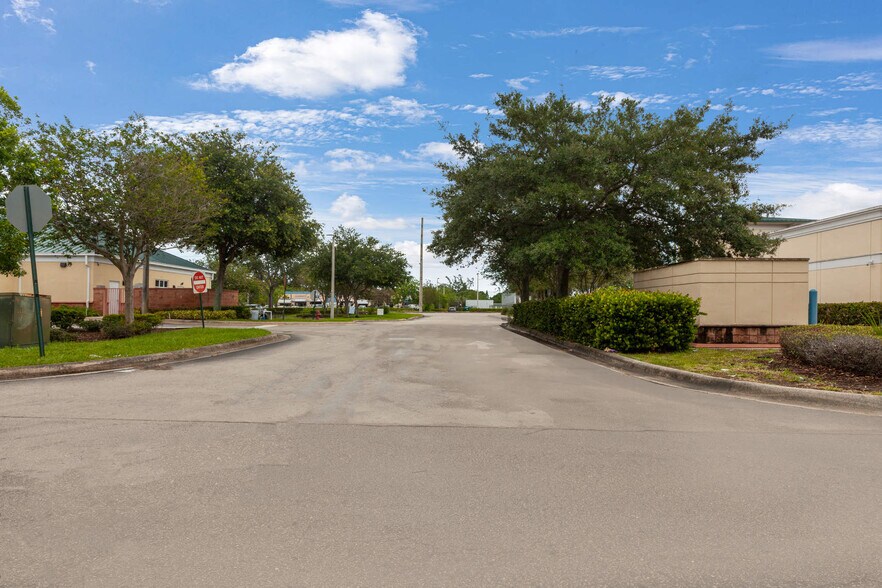 More Photos Of 4931 S Military Trl, Green Acres Bank For Sale