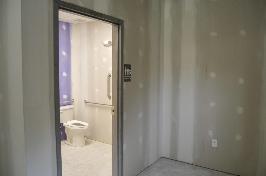 More Photos Of 5989 Transit Rd, East Amherst Freestanding For Lease