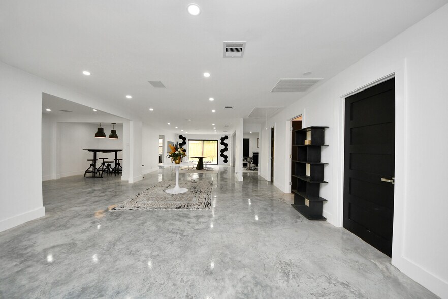 More Photos Of 4738 W. Alabama, Houston Loft Creative Space For Sale