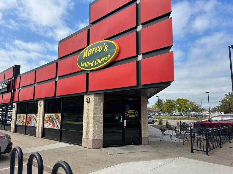 More Photos Of 1621 S 1st Ave, Iowa City Fast Food For Lease