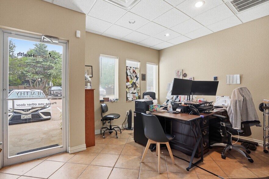 More Photos Of 8845 Davis Blvd, Keller Medical For Sale