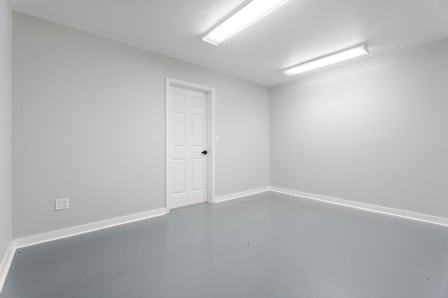 More Photos Of 25100 N Us-59 Hwy, Afton Office For Sale