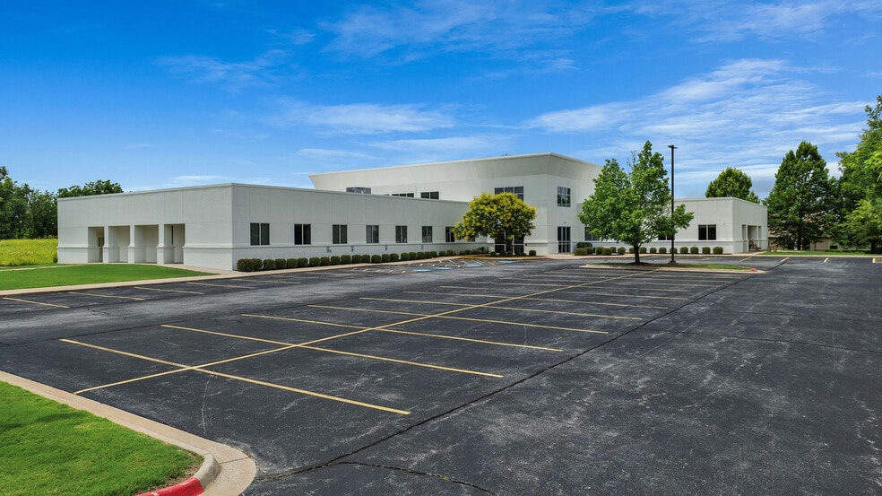 More Photos Of 300 SW 24th St, Bentonville Office For Lease