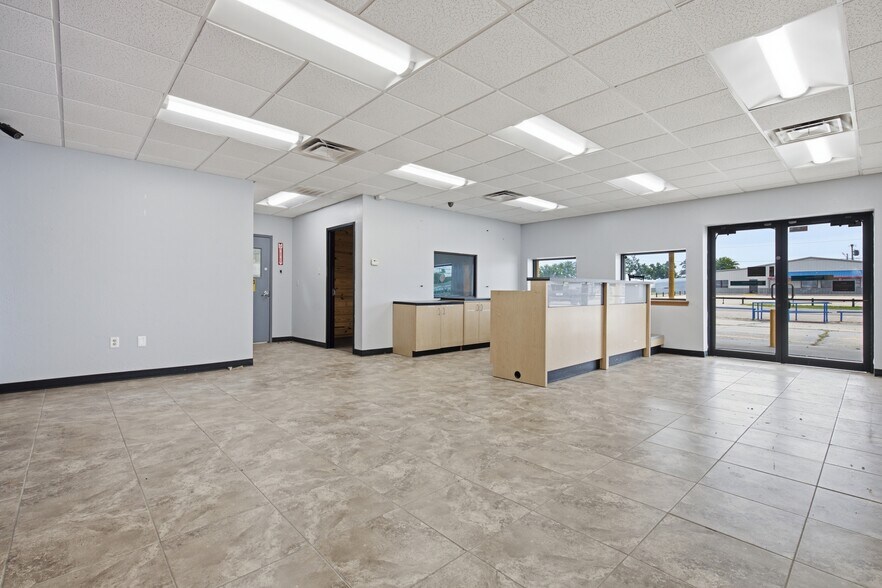 More Photos Of 1300 N Broadway Ave, Ada Warehouse For Sale