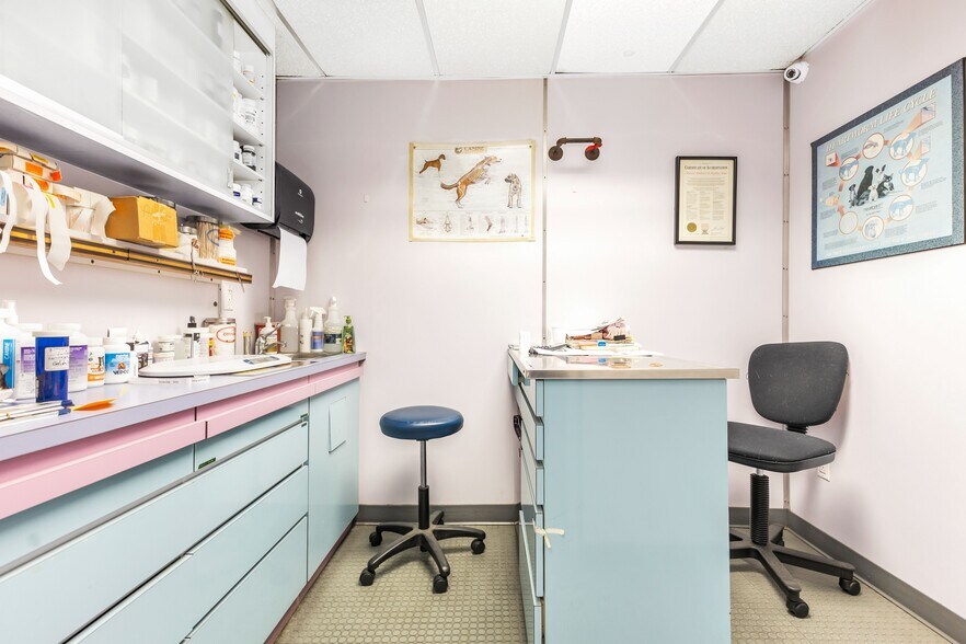 More Photos Of 9518 Avenue L, Brooklyn Storefront Retail Office For Sale