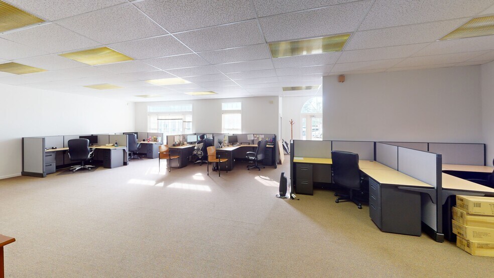 More Photos Of 360 Route 101, Bedford Medical For Lease