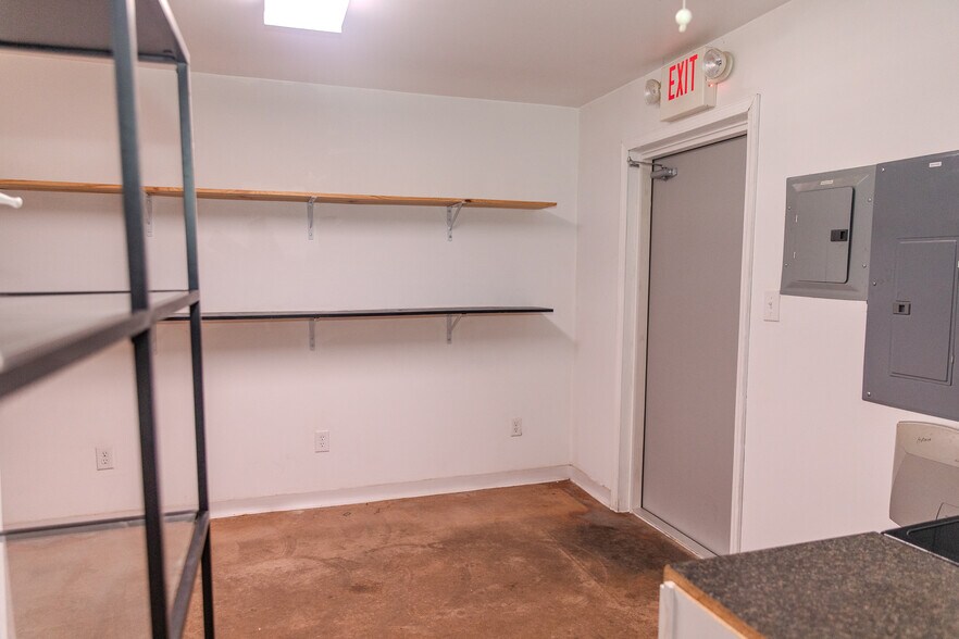 More Photos Of 1402 Bear St, Madison Specialty For Sale