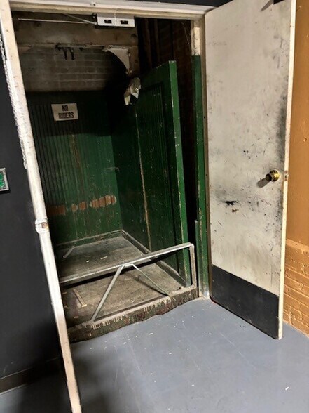 More Photos Of 124 N Main St, Three Rivers Freestanding For Sale