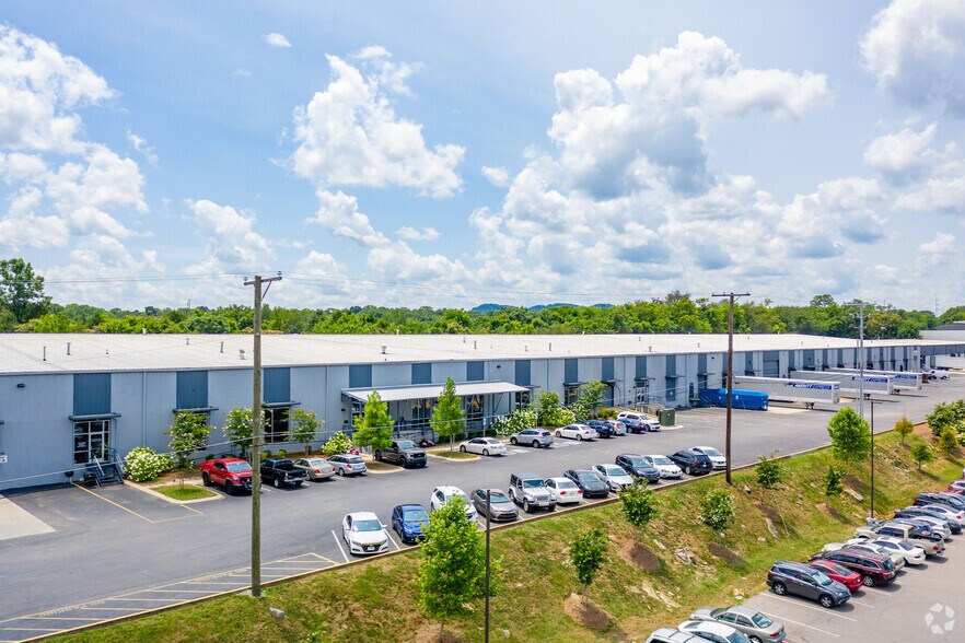 More Photos Of 421 McNally Dr, Nashville Warehouse For Lease