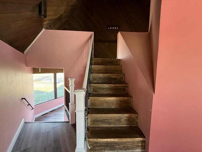 More Photos Of 10804 Wilkshire Blvd, Bolivar Office For Sale