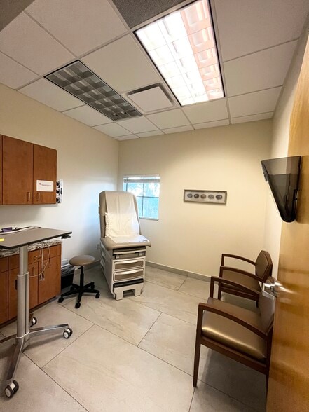 More Photos Of 805 Oakley Seaver Dr, Clermont Medical For Lease