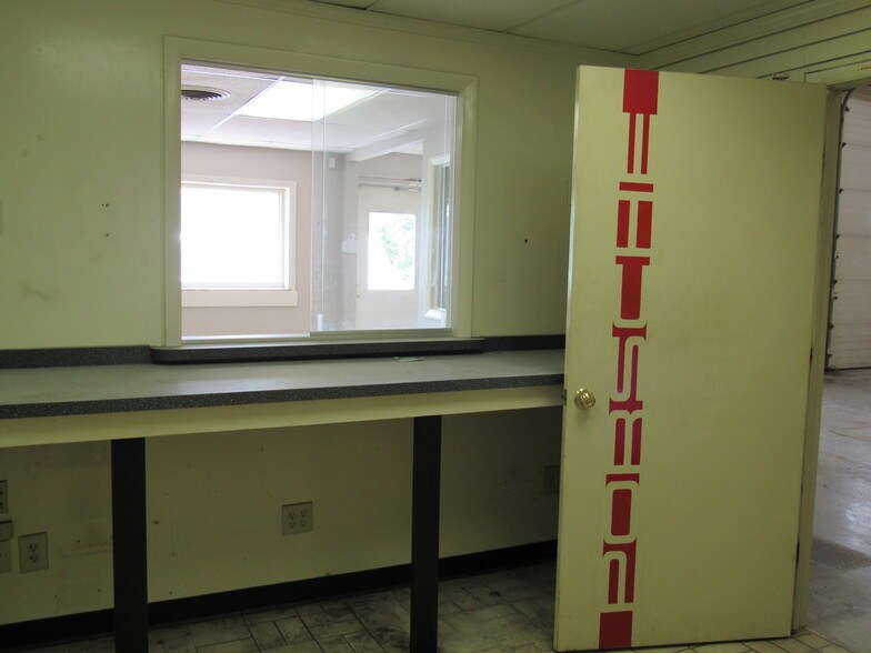 More Photos Of 4794 S Dixie Dr, Dayton Auto Repair For Lease