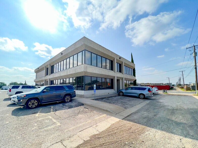 More Photos Of 3001 Big Spring St, Midland Office For Sale