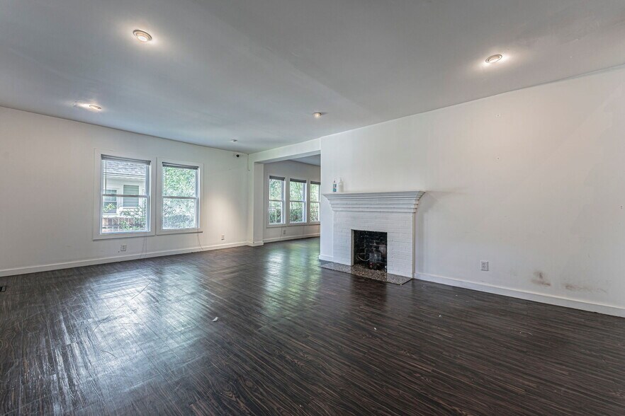 More Photos Of 191 Chamberlain St, Raleigh Dormitory For Sale