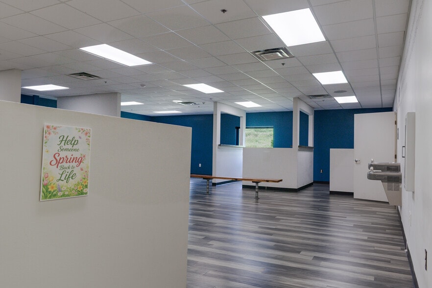 More Photos Of 1707 Alpine Dr, Columbia Storefront Retail Office For Lease