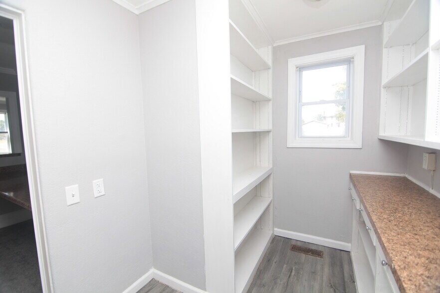More Photos Of 124 3rd Ave W, Milan Office For Lease