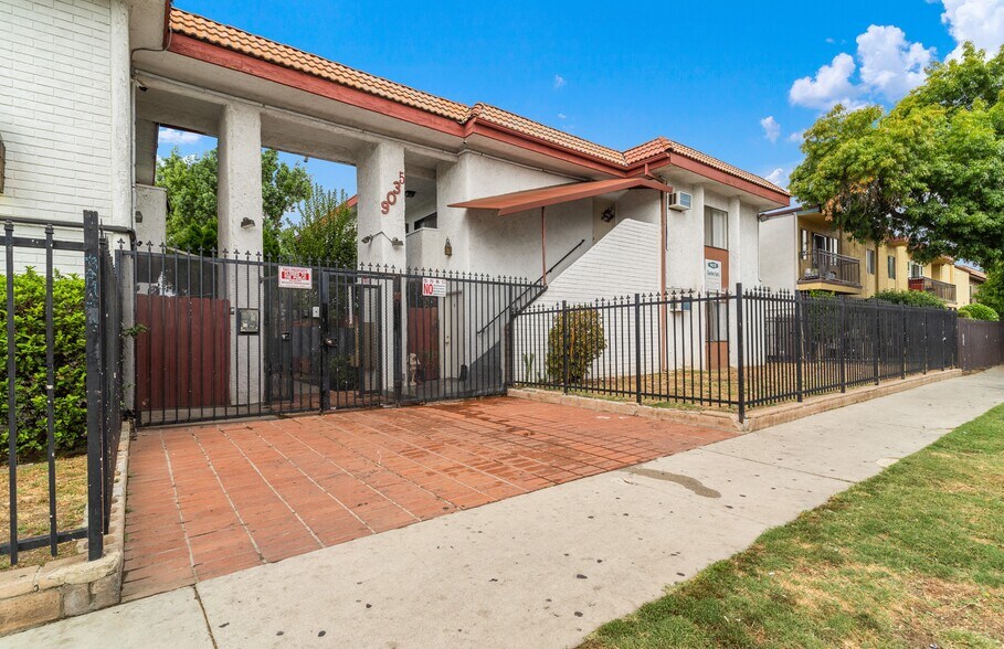 Primary Photo Of 9035 Cedros Ave, Panorama City Apartments For Sale