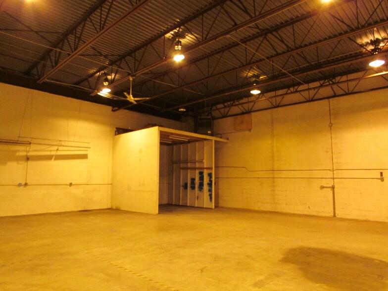 More Photos Of 14033-14055 Achyl Ave, Warren Warehouse For Sale