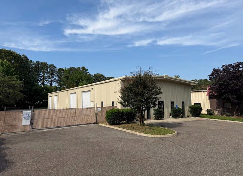 More Photos Of 207 Production Dr, Yorktown Warehouse For Lease