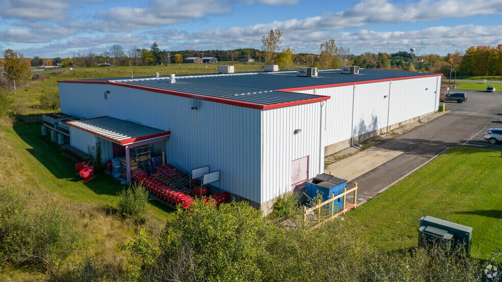 More Photos Of 14301 White Creek Ave NE, Cedar Springs Freestanding For Lease
