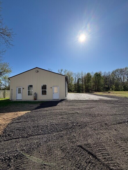 More Photos Of 28795 Three Notch Rd, Mechanicsville Flex For Lease