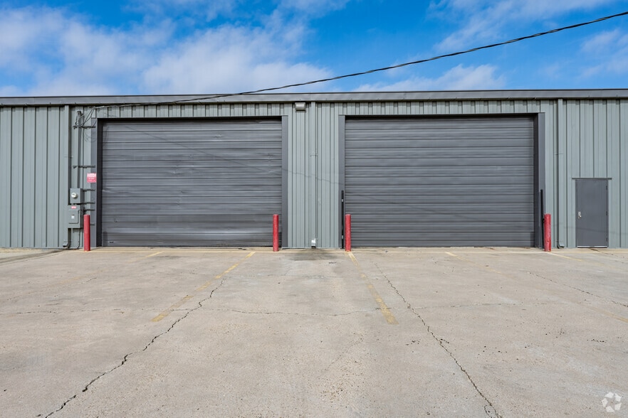 More Photos Of 403 W Admiral Doyle Dr, New Iberia Distribution For Sale