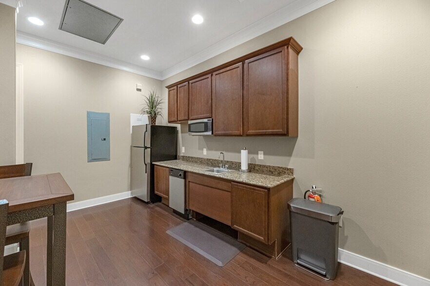More Photos Of 4501 Cartwright Rd, Missouri City Medical For Sale