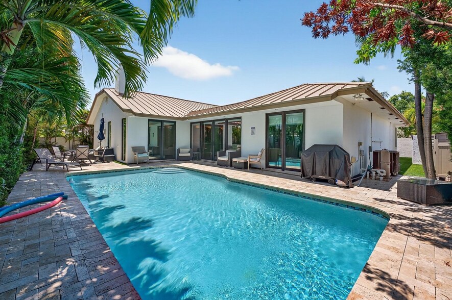 More Photos Of 2460 NE 36th St, Fort Lauderdale Specialty For Sale