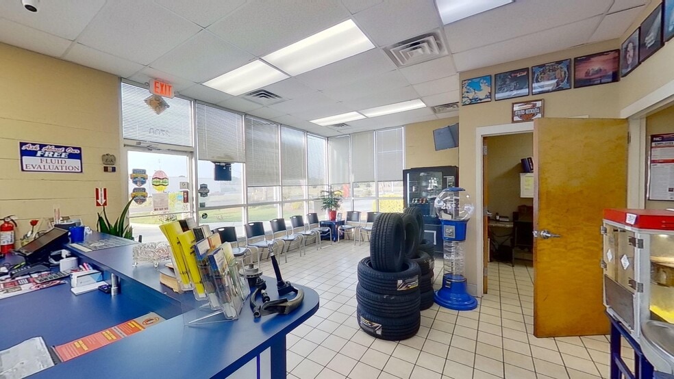 More Photos Of 2708 Trademark Dr, Wilmington Auto Repair For Sale