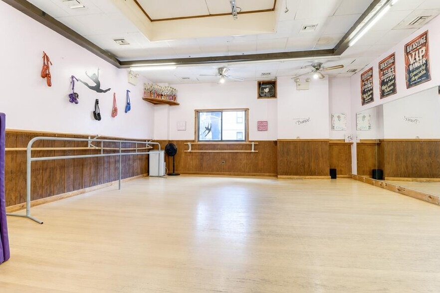 More Photos Of 67-29 Central Ave, Glendale Storefront Retail Residential For Lease