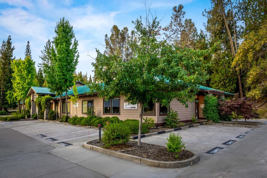 More Photos Of 944 McCourtney Rd, Grass Valley Unknown For Lease