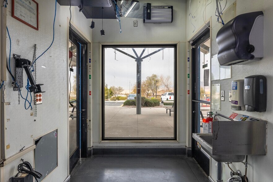 More Photos Of 1426 E Lake Mead Pky, Henderson Fast Food For Sale