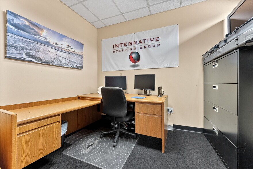 More Photos Of 940 Beaver Grade Rd, Coraopolis Office Residential For Sale