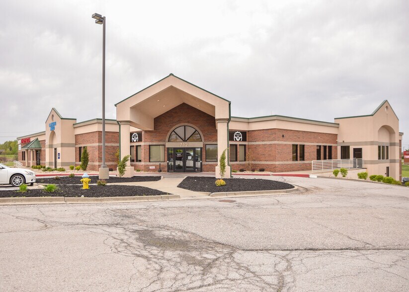 More Photos Of 712 1st Terrace Rd, Lansing Medical For Lease