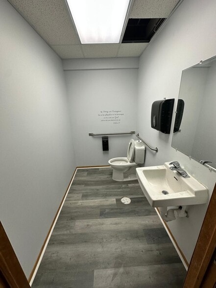 More Photos Of 3344 Ridge Rd, Lansing Apartments For Lease