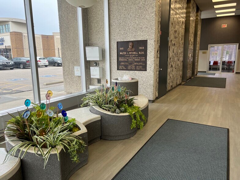 More Photos Of 1655 W Market St, Akron Office For Lease