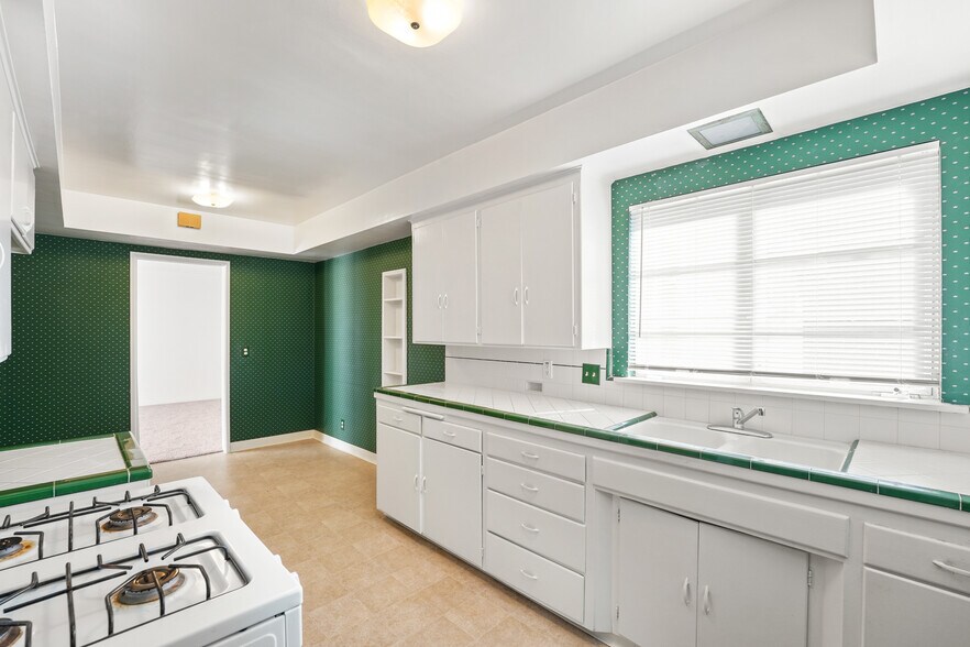 More Photos Of 4909 Coldwater Canyon Ave, Sherman Oaks Apartments For Sale