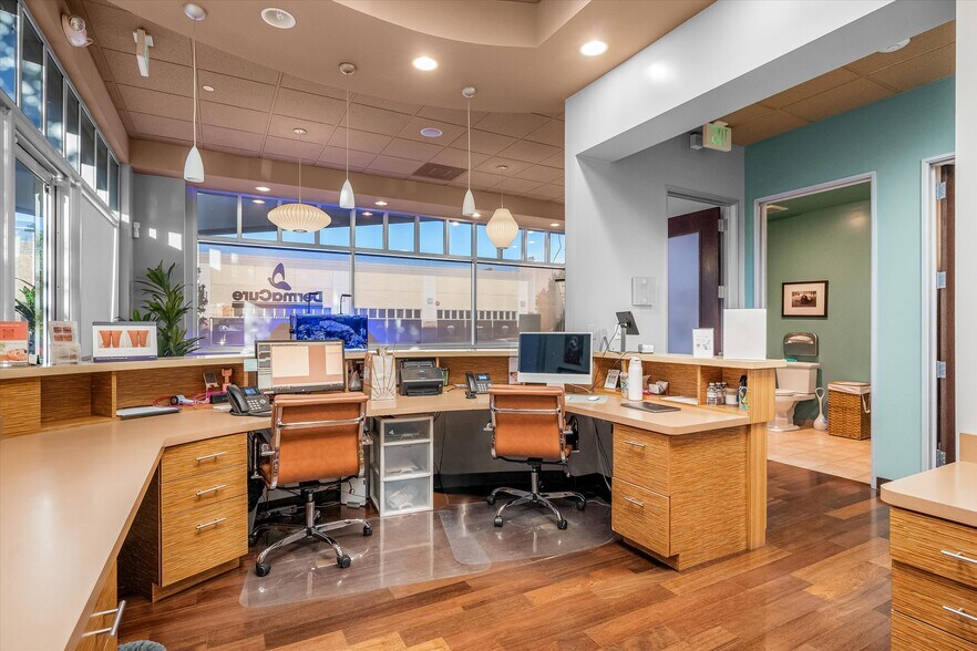 More Photos Of 27871 Smyth Dr, Santa Clarita Medical For Sale