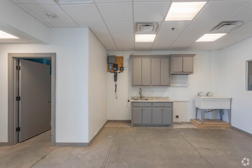 More Photos Of 480 24th Ave NW, Norman General Retail For Sale
