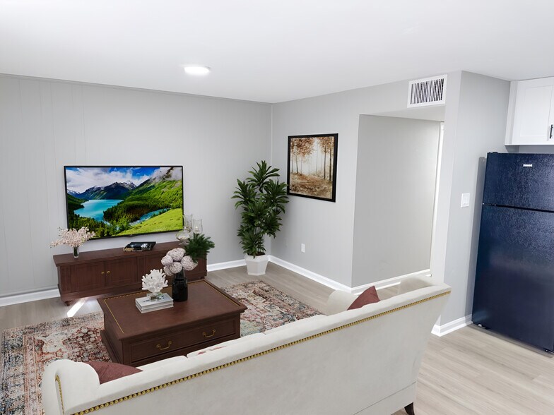 More Photos Of 1533 S Bronough St, Tallahassee Apartments For Sale