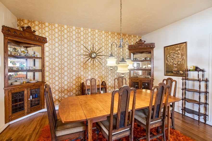 More Photos Of 2048 Mentone Blvd, Mentone Storefront Retail Residential For Sale