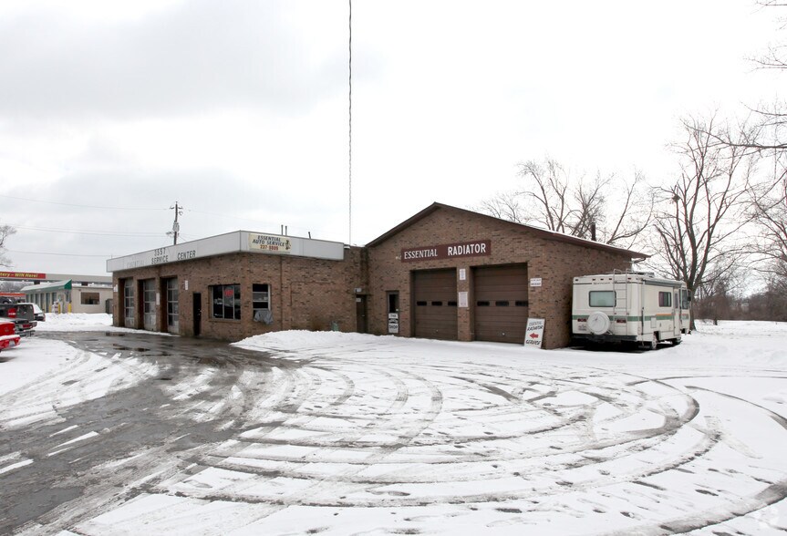 Primary Photo Of 3557 E Main St, Whitehall Auto Repair For Sale