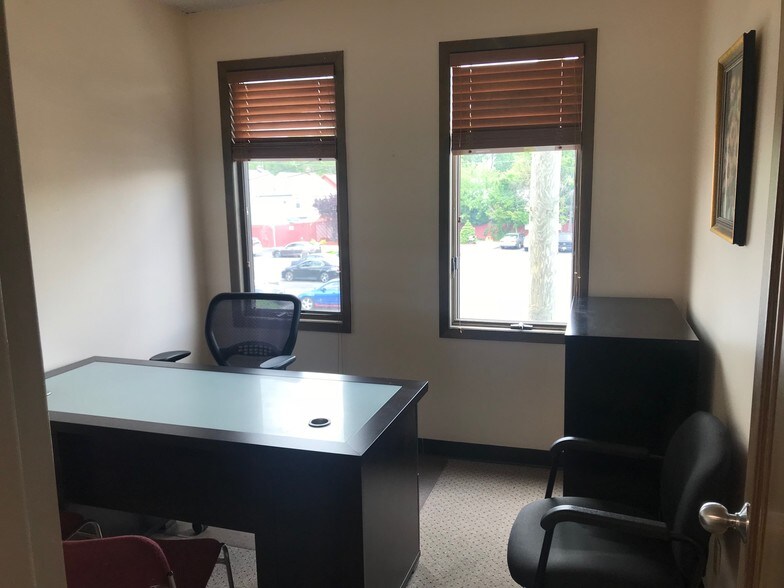 More Photos Of 98-20 Metropolitan Ave, Forest Hills Coworking Space