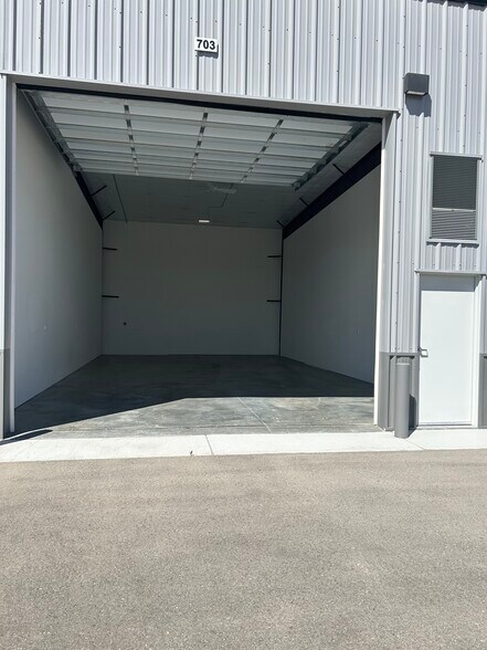 More Photos Of 2007 S Saturn Way, Boise Warehouse For Sale