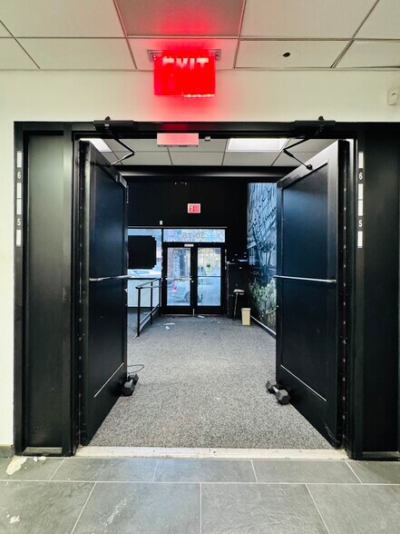 More Photos Of 30-75 Steinway St, Astoria Bank For Sale